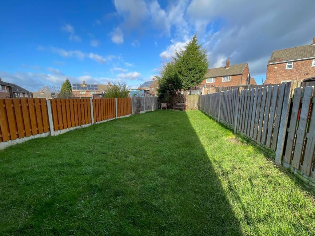 Stunning 3 Bedrooms House With Garden And Free Parking Barnsley Dış mekan fotoğraf