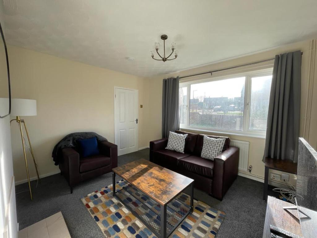 Stunning 3 Bedrooms House With Garden And Free Parking Barnsley Dış mekan fotoğraf